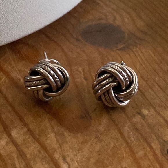 💛 925 Large Love Knot Stud Earrings - Picture 1 of 6